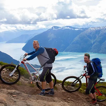 Villa Solvorn 住宿加早餐酒店 苏尔沃伦