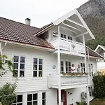 ベッド・アンド・ブレックファスト Villa Solvorn